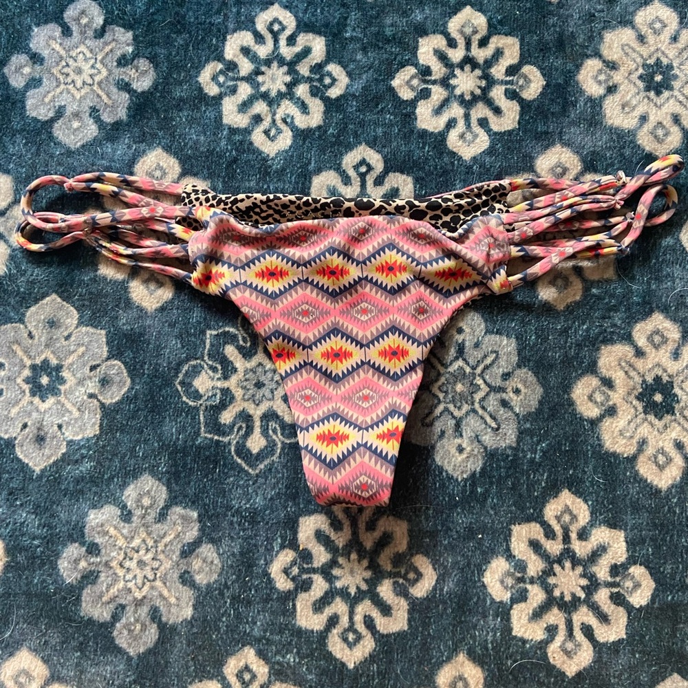 Acacia bottom
